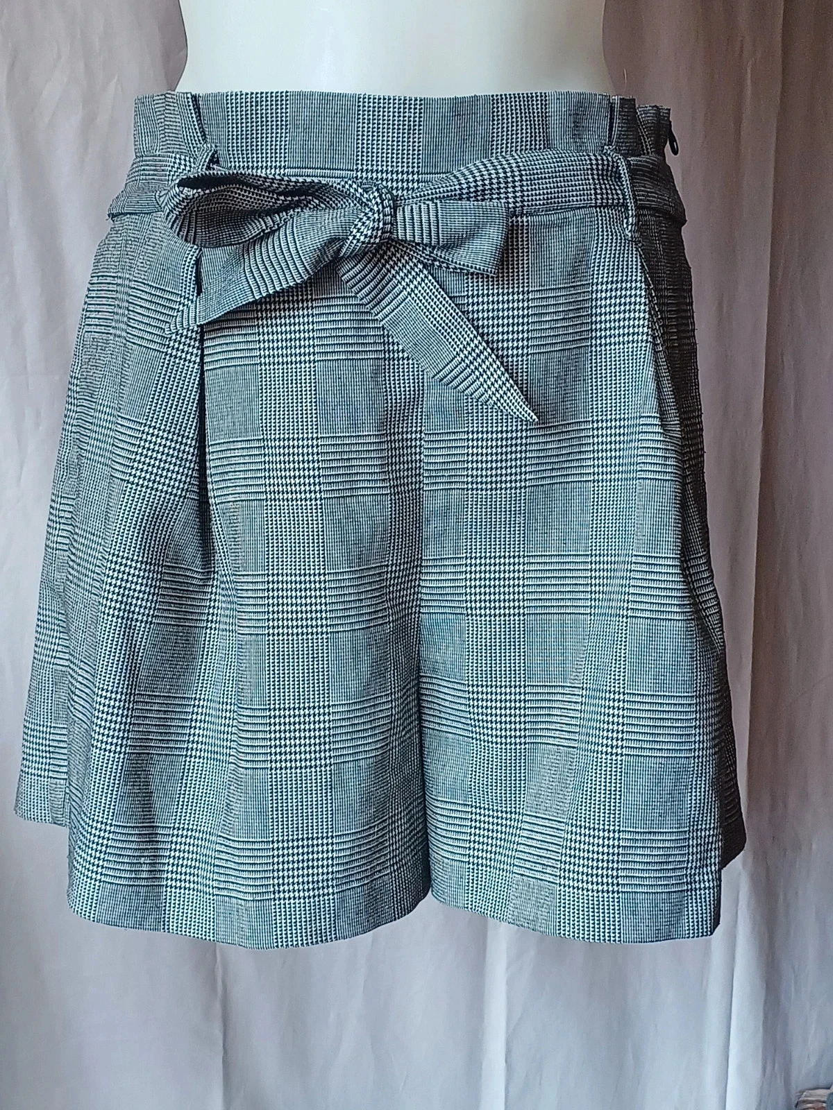 Short ample stradivarius taille 40